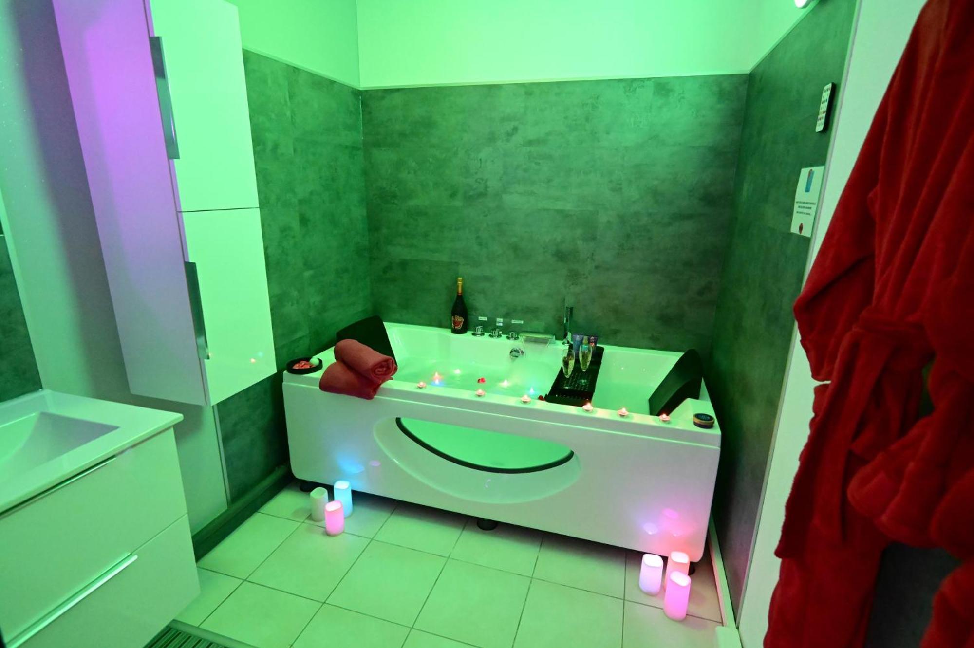 Love Room A Deux Pas De L'Ocean Avec Hammam, Sauna Et Bain A 2 :-) Biscarrosse Exterior photo